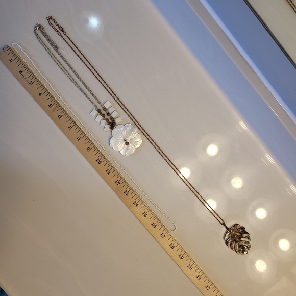 Vacation Vibes Floral Beachy Necklace Bundle: AVON, PAPARAZZI, etc. - Picture 14 of 16